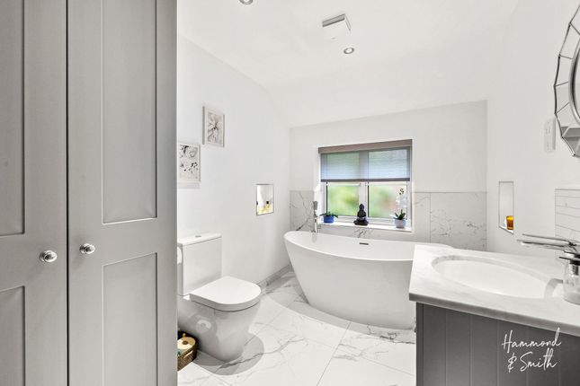 Coach House, Epping photo 3