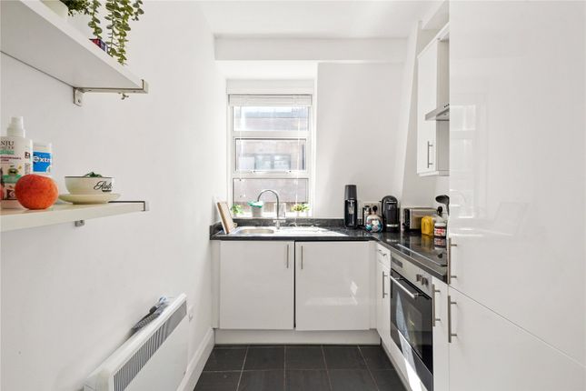 Flat 4, 17-18, Picton Place, London photo 2