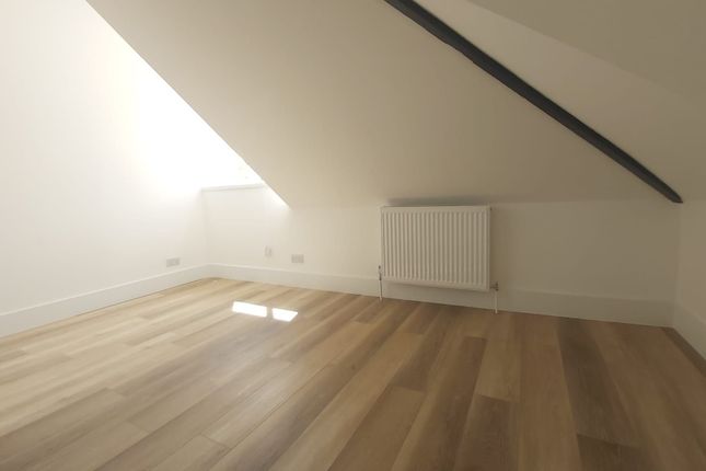 Flat 5, 86 Beulah Hill, London photo 2