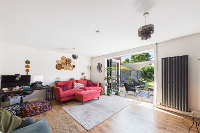 17, Thompson Way, Gloucester photo 3