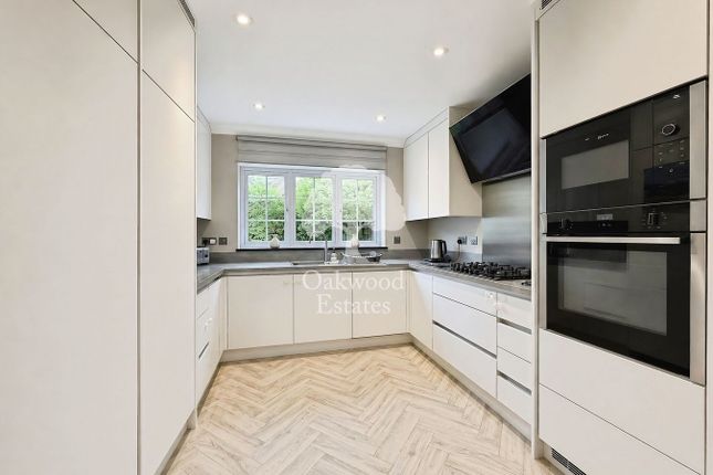 1, Old Farm Close, Beaconsfield photo 5
