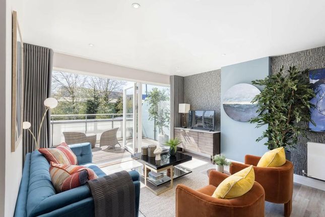 Thumbnail Flat for sale in Lower Park Road, London