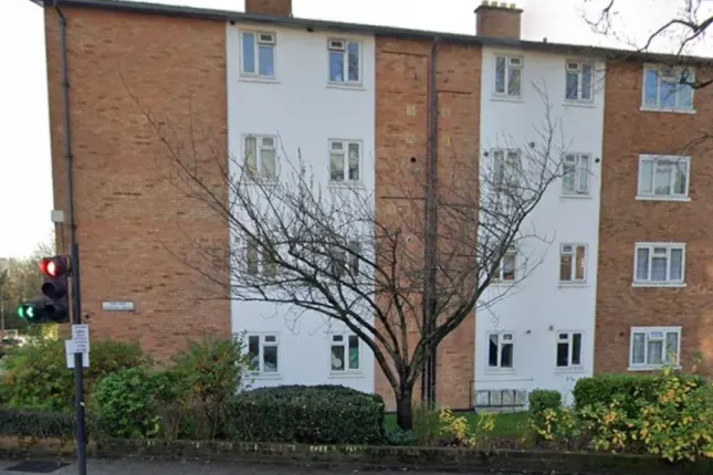 2-bed flat on 391, Kenton Road, Kenton London, £315,000