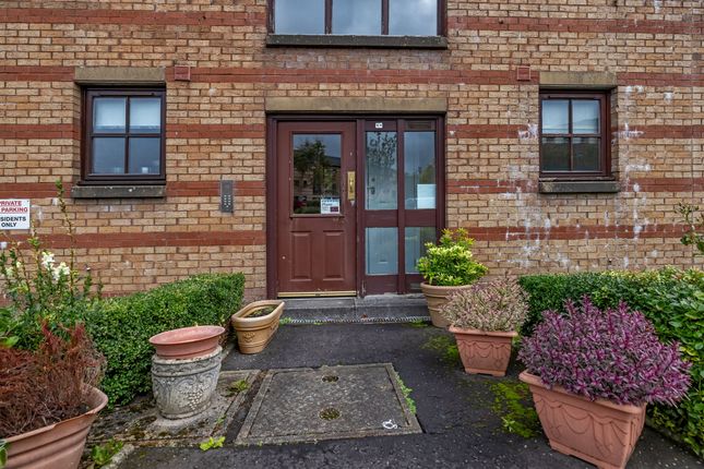 11B, Glasgow photo 3
