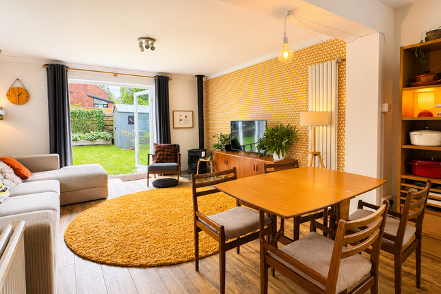 3, Lowry Drive, Stockport photo 3