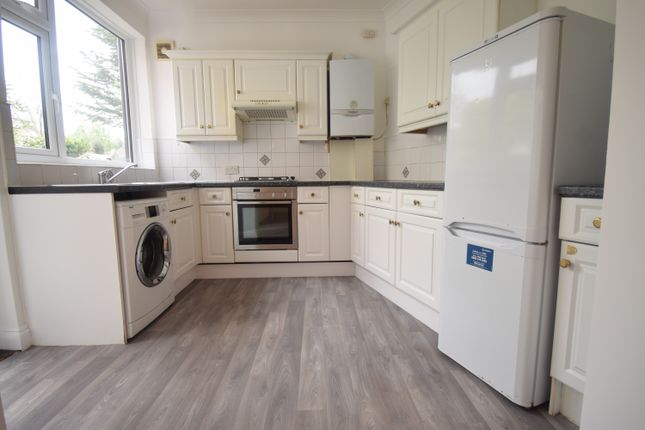 Flat to rent in Birchwood Road, London