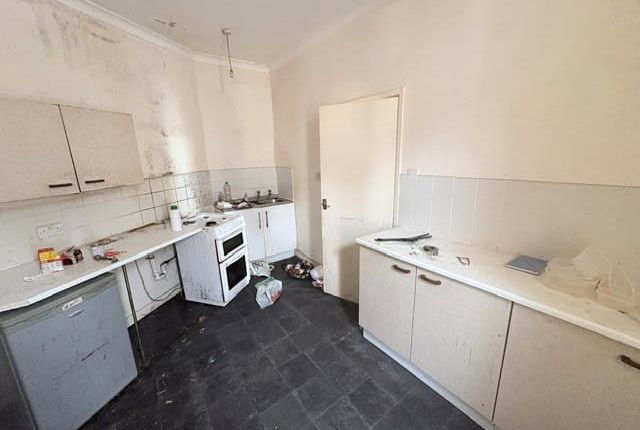 10, Veevers Street, Burnley photo 3