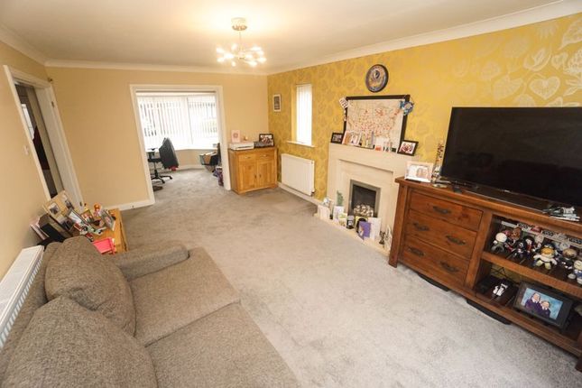 Detached house to rent in Avonhead Close, Horwich, Bolton