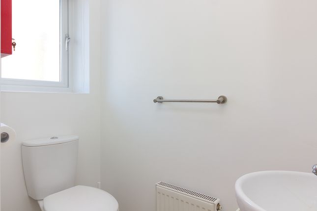 2, Holland Way, Walton photo 4