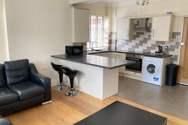 Flat to rent in Dunraven House, Westgate Street, Cardiff
