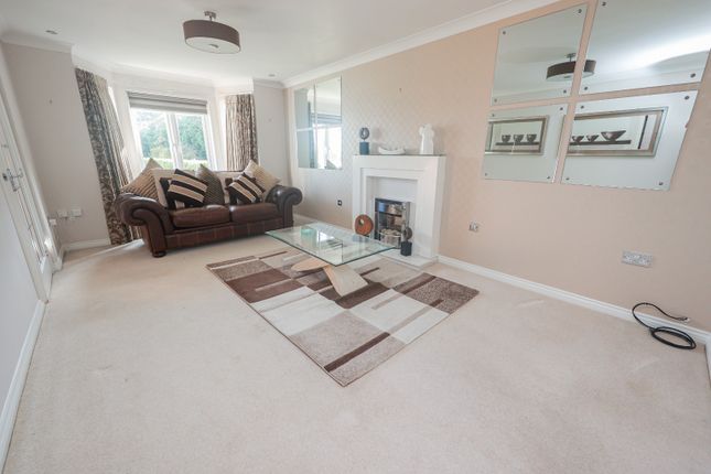 1 Heather Gardens, North Hykeham, Lincolnshire photo 2