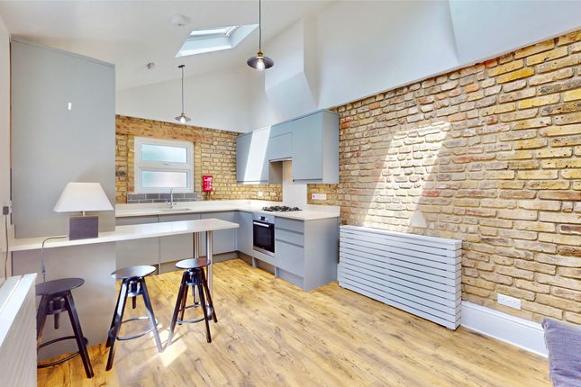 Thumbnail Duplex to rent in Hoe Street, Walthamstow, London
