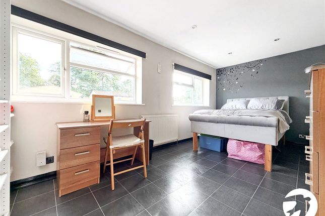 11, Barnwood Close, Kent photo 5