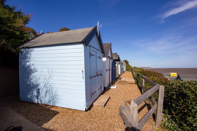 Beach Hut 419 Brackenbury Fort, Cliff Road, Felixstowe photo 2