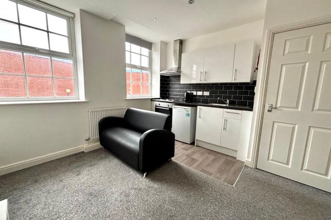 Studio flat on Paxton Street, Stoke-On-Trent, £595/mo