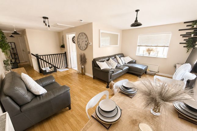 14, Minnow Close, Swindon photo 4