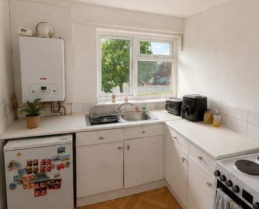 33, King Henry Court, Sunderland photo 3