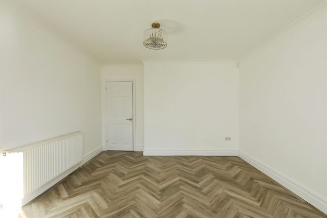 62, Doe Quarry Lane, Sheffield photo 4