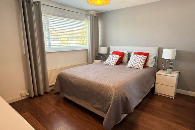66 Briar Meads, Leicester photo 4