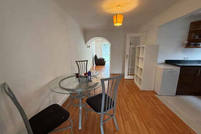 72A, Dorchester Avenue, London photo 3