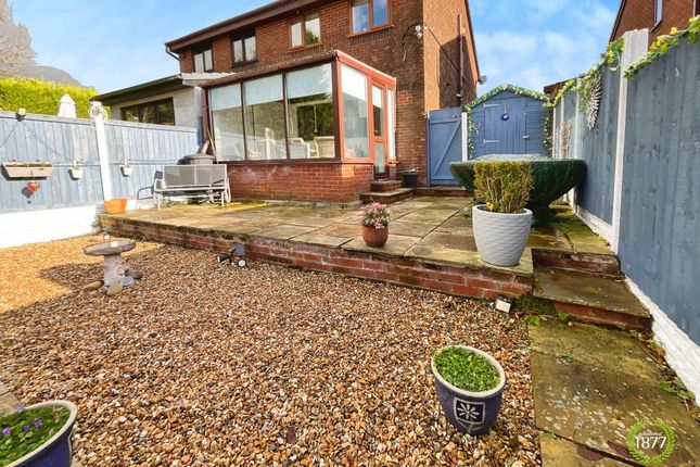 32 St. Oswalds Close, Blackburn photo 4
