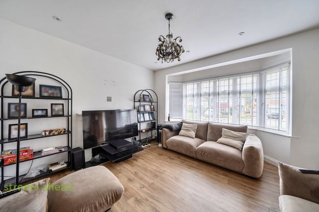 41, Byron Avenue, Coulsdon photo 2
