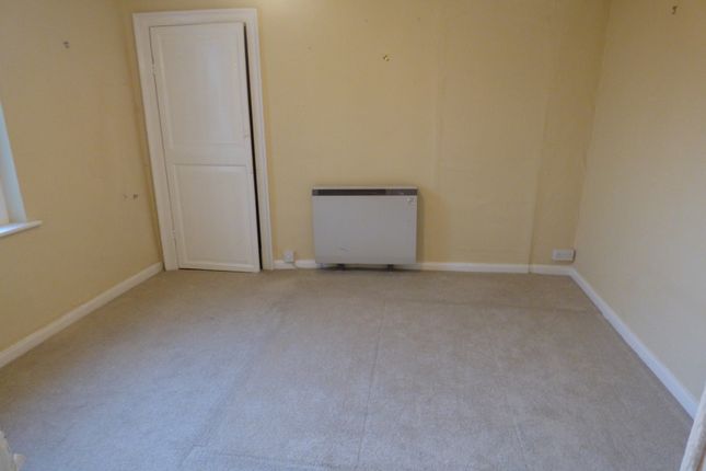 Flat 1 10a, Market Place, Bungay photo 3