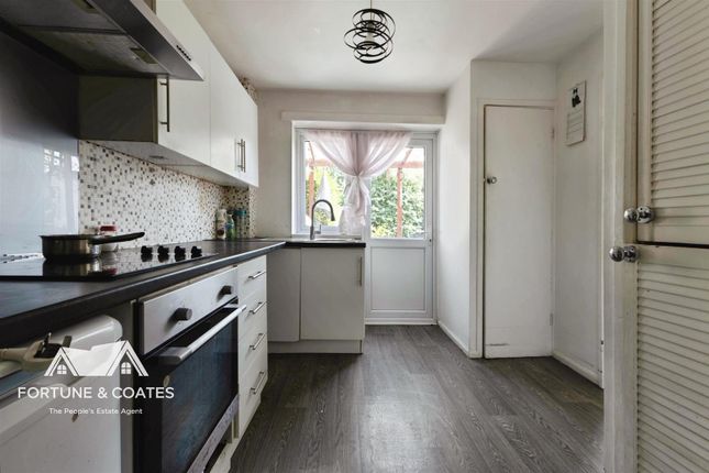 230, Carters Mead, Harlow photo 5