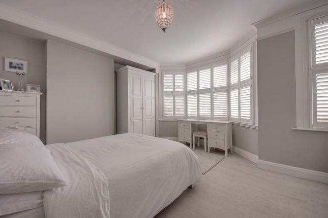 88 Oxhey Avenue, Watford photo 4