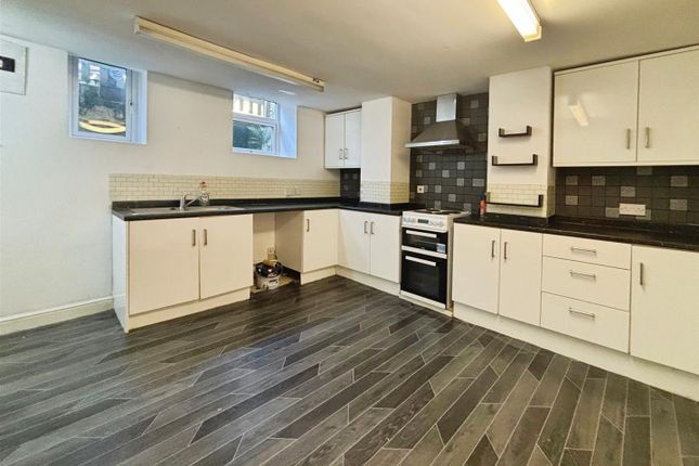 24, James Street, Bradford photo 3