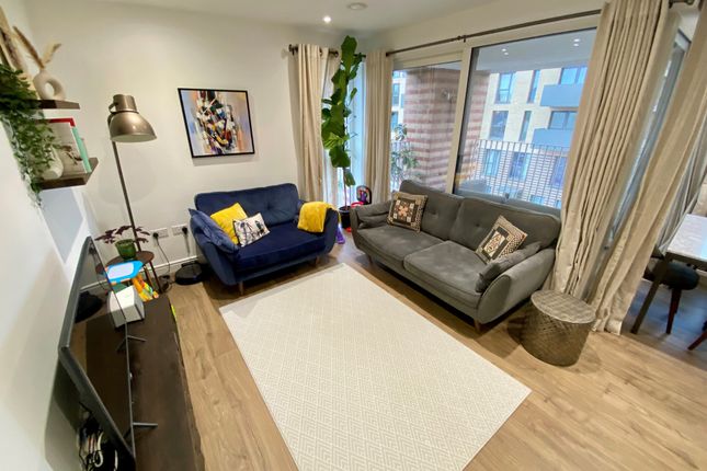 Thumbnail Flat to rent in Woodlark Apartments, Damsel Walk, London