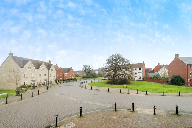 Flat for sale in Thursday Street, Swindon