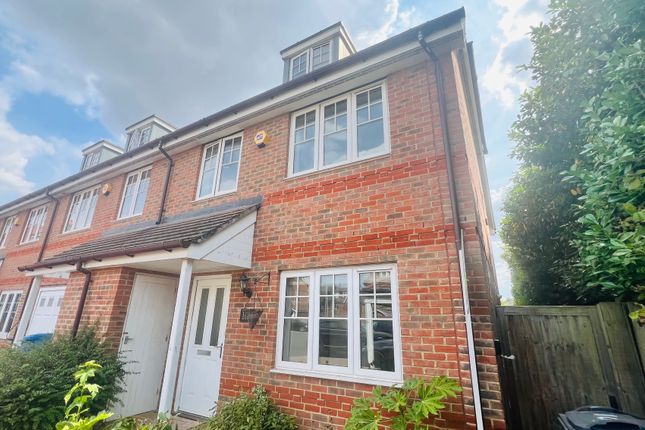 104, Larchfield Road, MAIDENHEAD photo 2