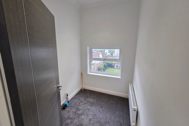 2 Beatrice Avenue, London photo 4