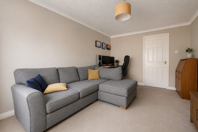8, Dalbier Close, Norwich photo 3