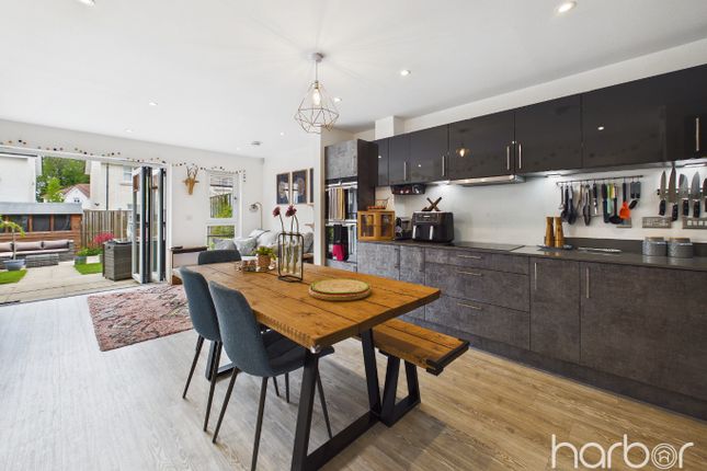 31 Brechanshaw, Erskine, Renfrewshire photo 2