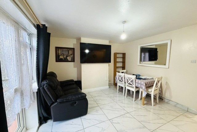 1, Pemerich Close, Hayes photo 2