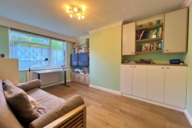 Oldfield Lane South, Greenford photo 2