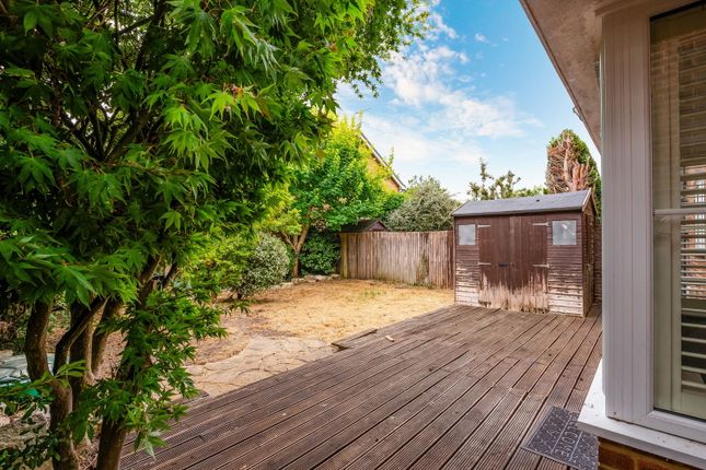 3, Toronto Drive, Horley photo 4