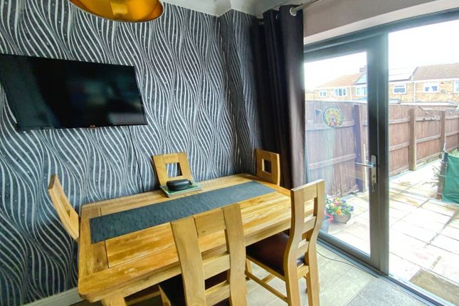 18, Grove Park, Beverley photo 4