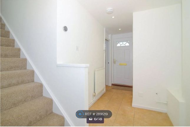 Flat, Dale Court York Road, Kingston Upon Thames photo 2