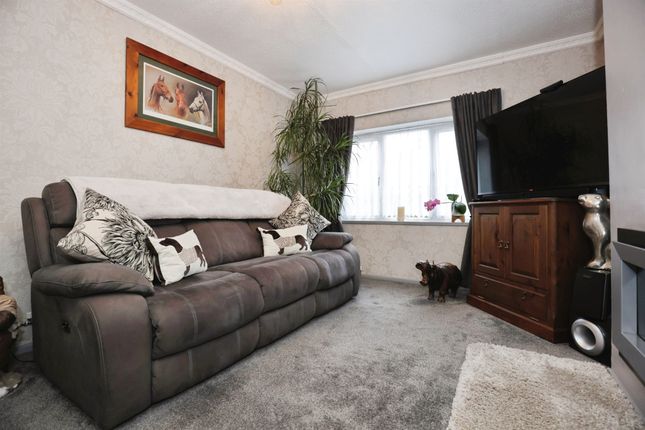 14, Jasmine Walk, Banbury photo 3