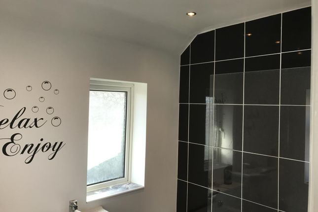 54, Winrose Approach, Leeds photo 5