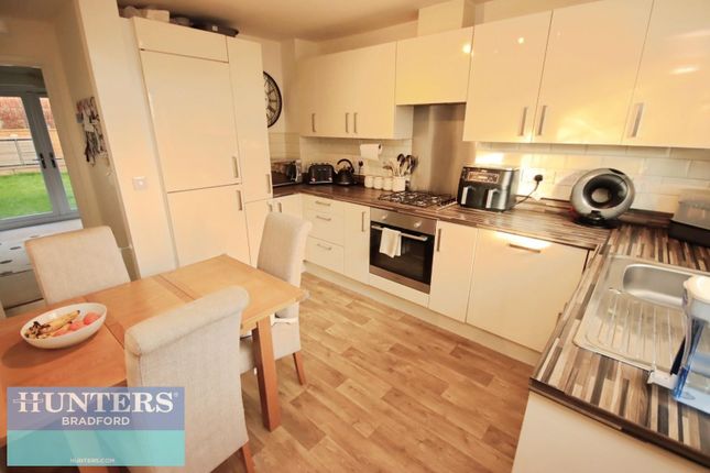 21, Meadow Bank, Bradford photo 3
