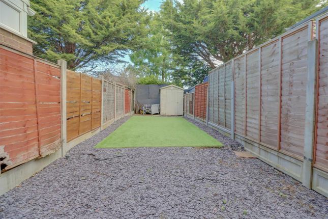 12, Nevendon Grange, Wickford photo 2