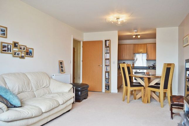 Flat for sale in Hibernia Court, North Star Boulevard, Greenhithe