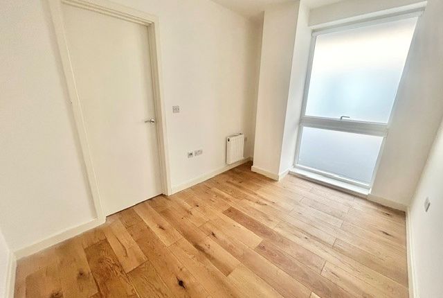 Flat 28, Basildon photo 5