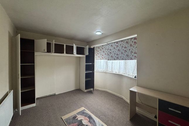 16 The Meads, Edgware photo 5