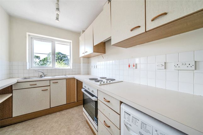 50, Sullivans Reach, Walton-On-Thames photo 4