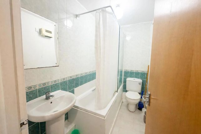 37, Coopers Court, Church Road, Acton photo 4